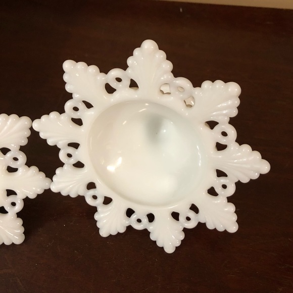 Vintage Westmoreland Ring and Petal Candleholders - Picture 8 of 8